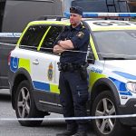 Teini-ikäinen ammuttiin kuoliaaksi Södertäljessä – kaksi pidätetty murhasta
