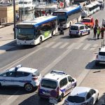 Autoilija ajoi päin bussipysäkkiä Marseillessa – Ainakin yksi kuolonuhri