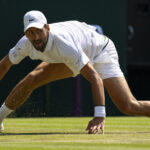 Wimbledon: Djokovic välieriin historiallisen jännitysnäytelmän jälkeen