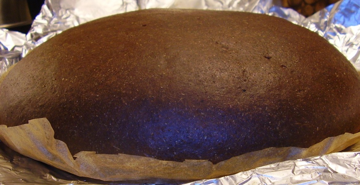 Kokonainen kalakukko ruiskuorineen